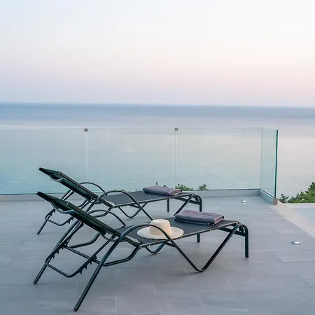 Le Grand Bleu Villa *