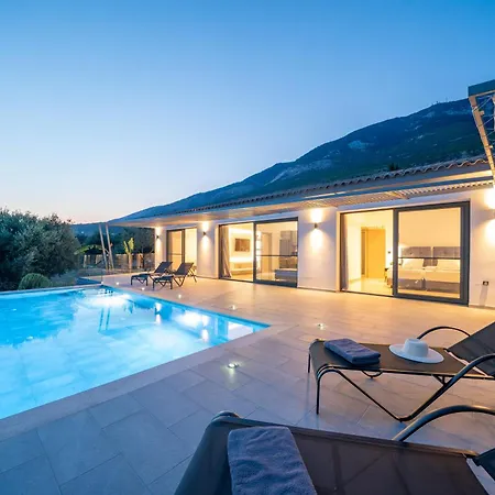 Le Grand Bleu Villa *
