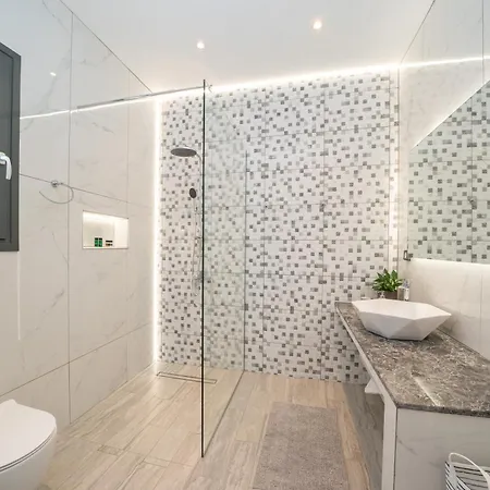 Le Grand Bleu Villa *